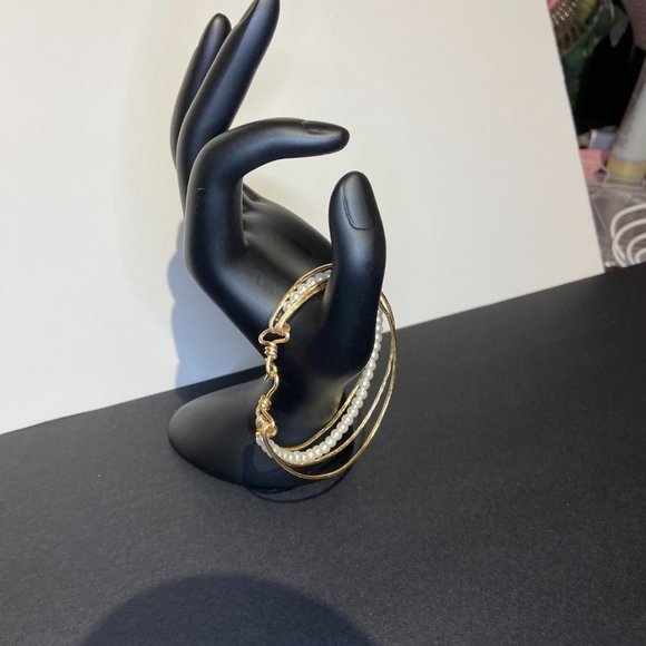 Exquisite hammered gold tone wire with glass pearl strand four band bracelet - Picture 3 of 5